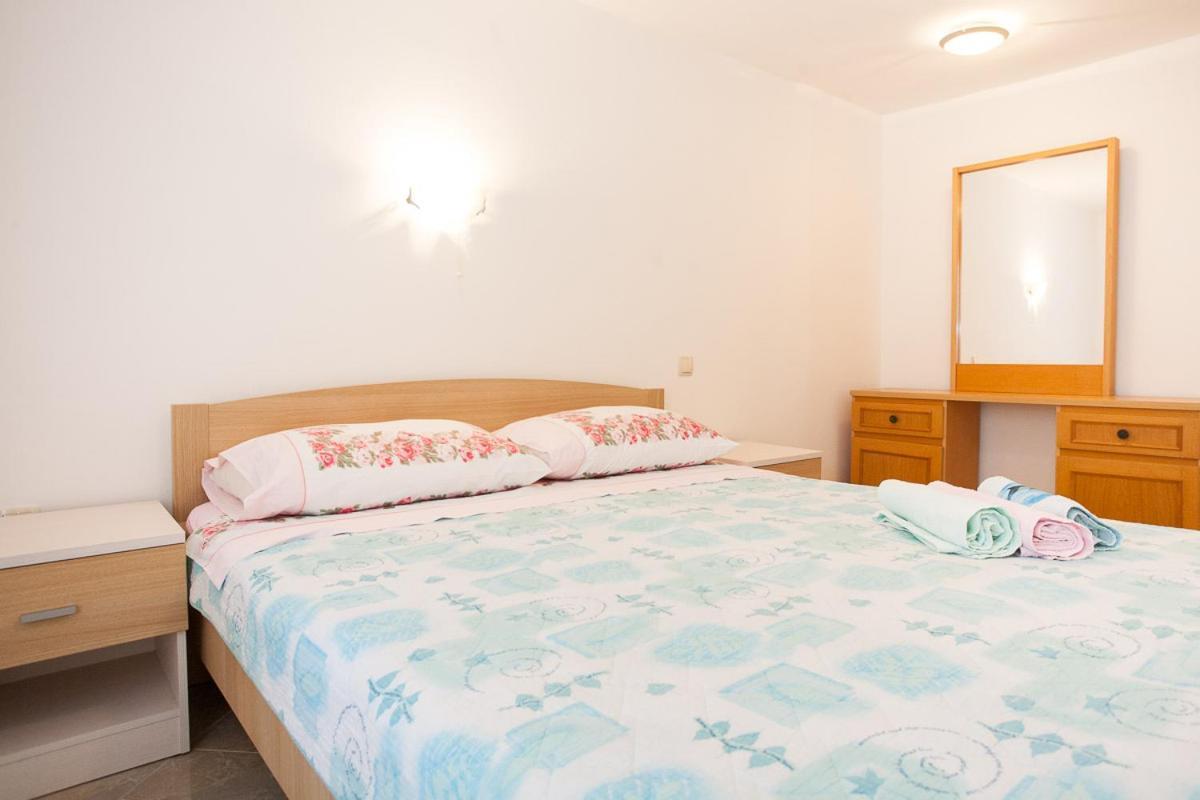 Apartments Melita Крк Экстерьер фото